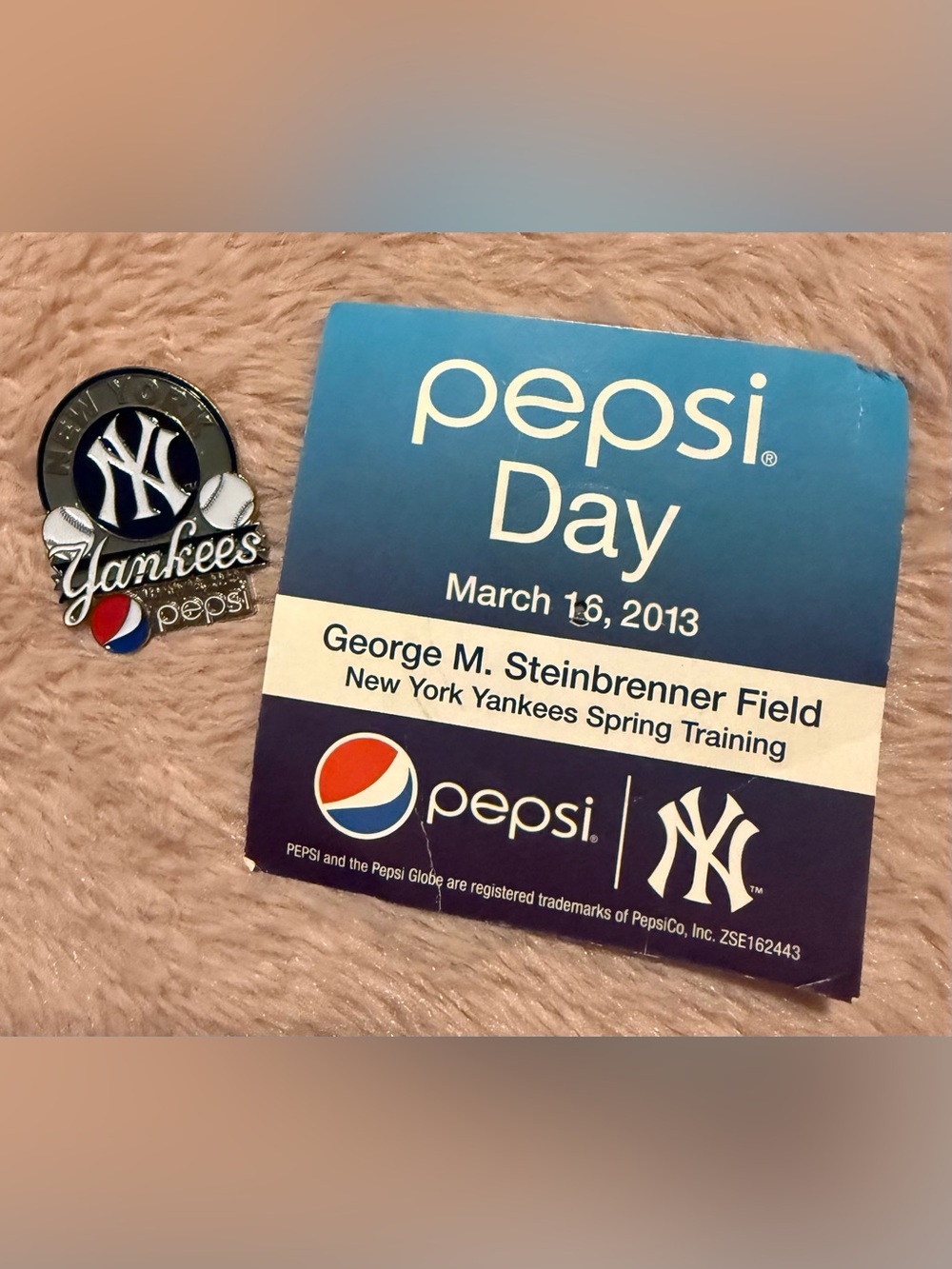 NY Yankees 2013 Spring Training Pinback Badge in Blue White Red